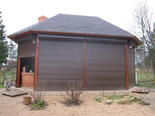 Чем закрыть беседку от дождя и ветра. Способы укрытий беседки от негативных погодных условий