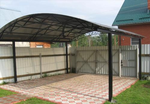 Как избежать повреждений навеса из поликарбоната. Какие ошибки монтажа приводят к протеканию навеса из поликарбоната