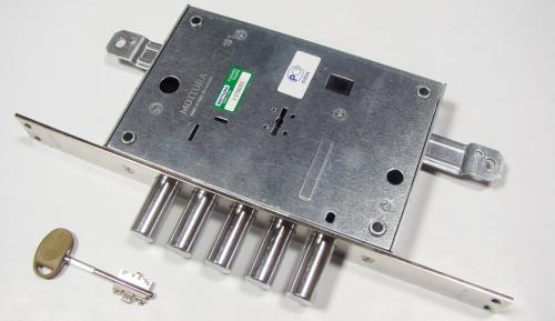 Врезной замок на калитку: все, что нужно знать о безопасности и удобстве 17