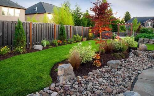 Как обустроить территорию вокруг частного дома. Чем разграничить зоны в саду