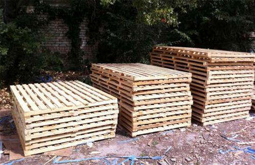 Забор из поддонов своими руками дешево и красиво. Как сделать практичный дачный забор из поддонов