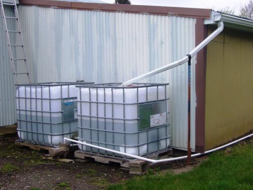 Сбор дождевой воды с крыши. Какая вода мешает жить застройщику и загородному домовладельцу 08