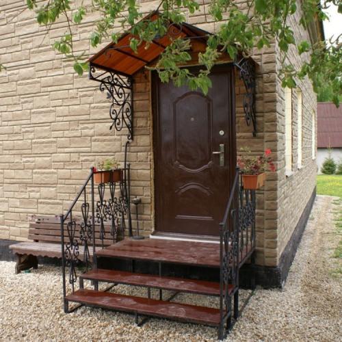 Примеры крыльца в частном доме. Какой материал используется для постройки крыльца