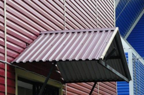 Какие материалы используются для изготовления козырьков над крыльцом на металокаркасе из. Материалы для козырька