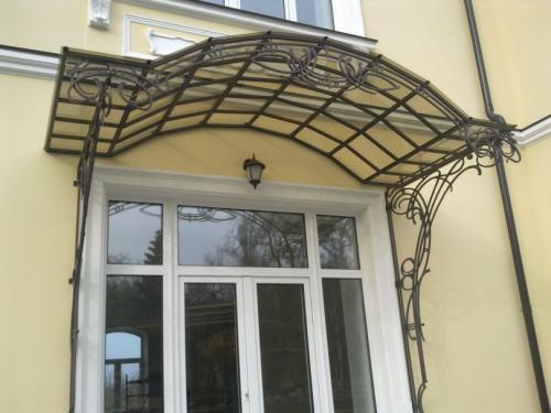 Сделать козырек над крыльцом своими руками. Козырек над крыльцом своими руками: виды, идеи, материалы, конструкции и варианты устройства (100 фото)