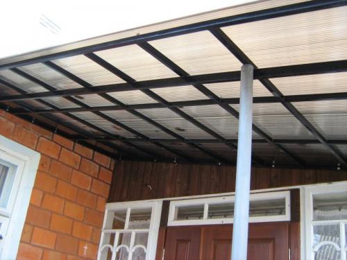 Сделать козырек над крыльцом своими руками. Козырек над крыльцом своими руками: виды, идеи, материалы, конструкции и варианты устройства (100 фото)