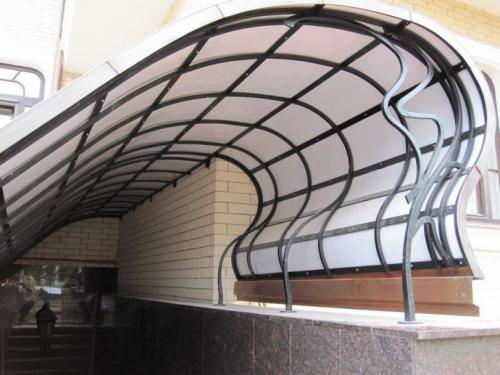 Сделать козырек над крыльцом своими руками. Козырек над крыльцом своими руками: виды, идеи, материалы, конструкции и варианты устройства (100 фото)