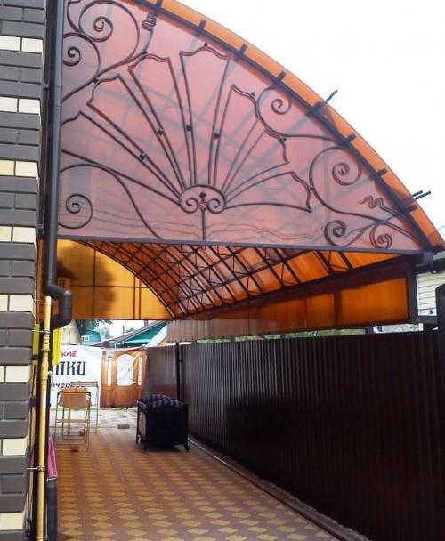 Навесы из поликарбоната во дворе частного дома — секреты мастера самостоятельного изготовления и особенности проектирования! (фото и видео)