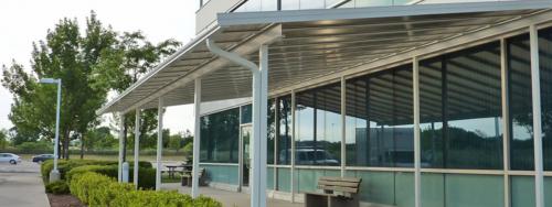 Из чего лучше сделать навес во дворе. Из чего сделать навес во дворе частного дома?