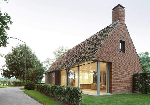 Отдых на природе: постройка дачного дома с террасой 03 Отдых на природе: постройка дачного дома с террасой 03