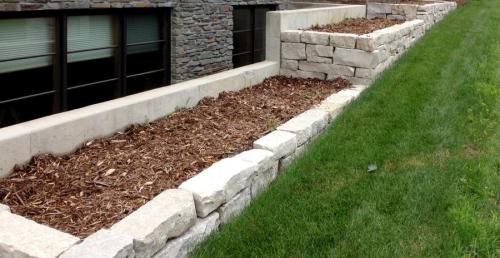 Как оформить клумбу с камнями. Виды дизайнерских решений