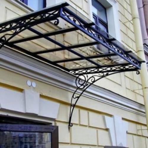 Крыльцо для частного дома с навесом из поликарбоната. Крыльцо из поликарбоната к дому своими руками: какой выбрать козырек