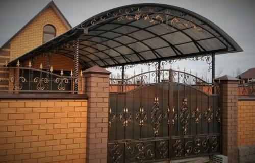 Навес из поликарбоната над крыльцом частного дома. Навесы из поликарбоната — самостоятельное изготовление и особенности проектирования (100 фото)