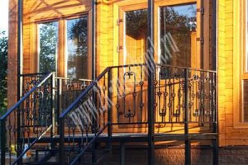 Крыльцо для дачного домика с навесом. Из какого материала сделать крыльцо