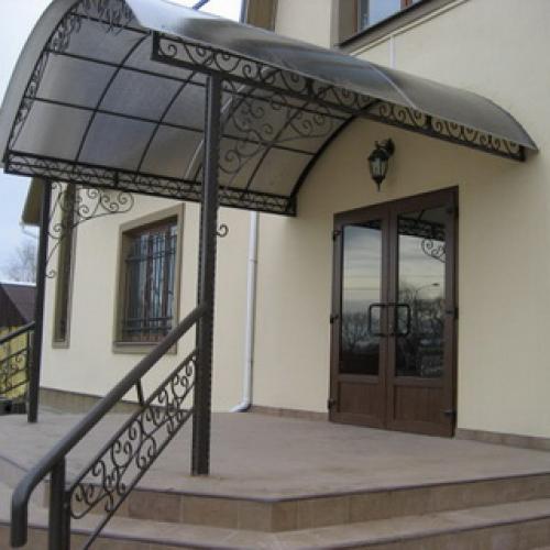 Навес над крыльцом из поликарбоната. Навесы и козырьки над крыльцом частного дома своими руками (с фото) 07