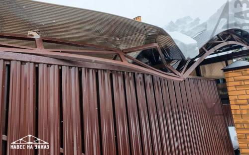 Как обеспечить надёжную защиту навеса от механических повреждений. Технология ремонта