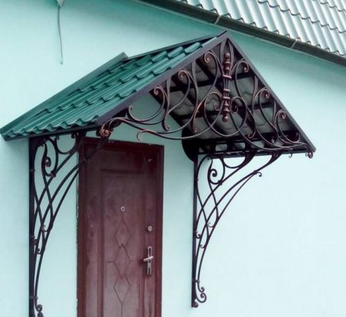 Как правильно установить прямой козырек над крыльцом. Разновидности козырьков