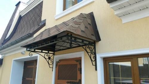 Как избежать проблем с домом при прямом козырке над крыльцом