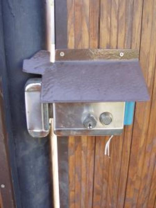 Какие проблемы могут возникнуть при использовании накладных замков на калитку. Выбор замыкающего устройства