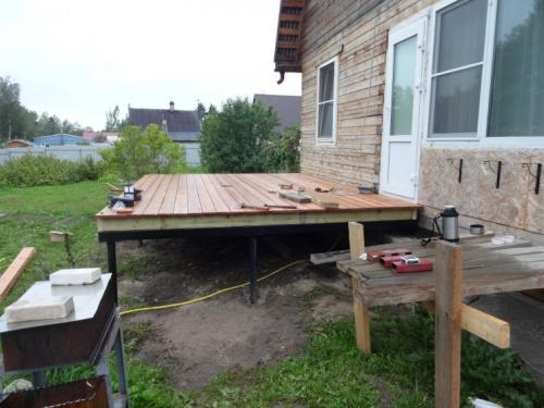 Какие дополнительные функции могут быть добавлены к пристроенному крыльцу к дому. Крыльцо к дому — визитная карточка дома, как правильно спроектировать и построить своими руками