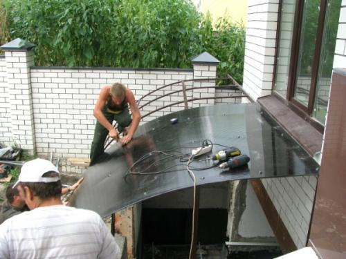 Какие проблемы могут возникнуть при использовании навесов из поликарбоната. Какие ошибки монтажа приводят к протеканию навеса из поликарбоната