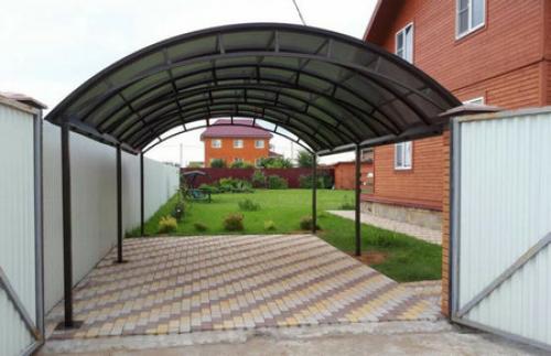 Навесы из поликарбоната: лучший выбор для защиты от дождя и солнца 01 Навесы из поликарбоната: лучший выбор для защиты от дождя и солнца 01