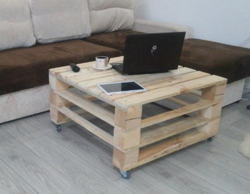 Стол из поддонов. Преимущества столов из поддонов