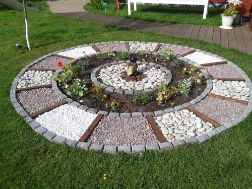 Клумба из больших камней. Выбор камня