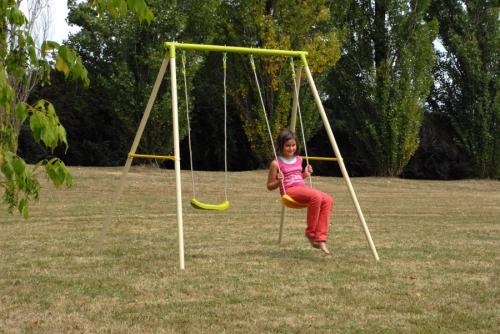 Детские подвесные качели для дома своими руками. Детские качели своими руками: 80 фото лучших вариантов простых и качественных качелей