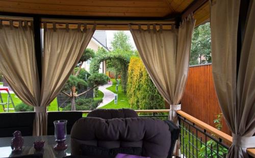 Тентовые шторы для беседки. Разнообразие тканей для беседок