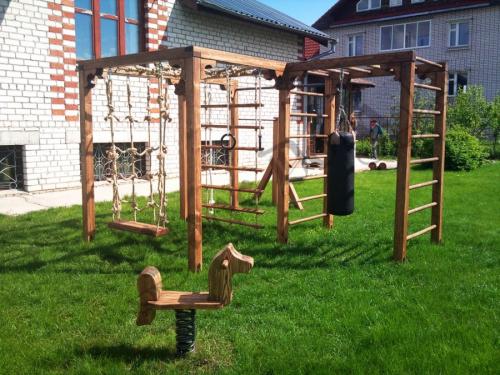 Детские подвесные качели для дома своими руками. Детские качели своими руками: 80 фото лучших вариантов простых и качественных качелей