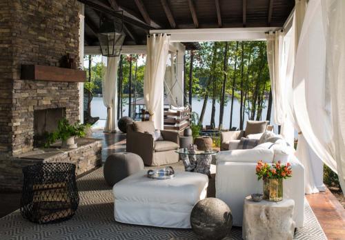 Шторы для веранды от дождя. Как выбрать или самостоятельно изготовить шторы для беседок и веранд