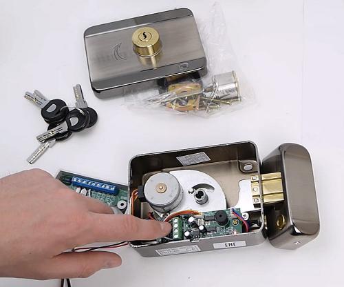 Замок для калитки врезной. Замки на калитки и ворота из профнастила 07