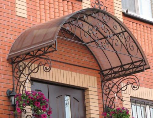 Навес для входной двери. Навесы над входной дверью: виды и критерии выбора 01 Навес для входной двери. Навесы над входной дверью: виды и критерии выбора 01