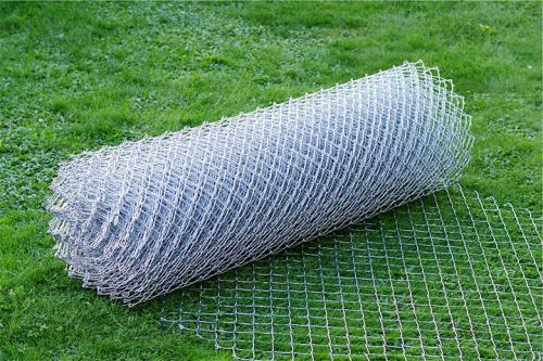 Сетка для ограждения. Какая лучше сетка для забора – критерии выбора материала