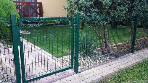 Сетка для ограждения. Какая лучше сетка для забора – критерии выбора материала