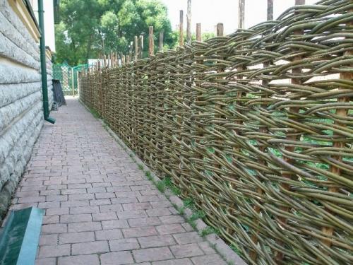 Благоустройство участка частного дома своими руками. Где взять недорогие материалы для обустройства участка