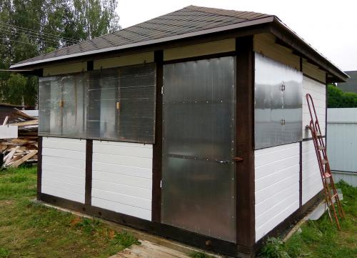 Как обеспечить надёжную защиту беседки для дачи из дерева от воздействия погодных условий. Чем закрыть беседку на зиму своими руками?