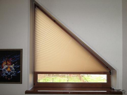 Шторы на скошенный потолок. Форма окон и их расположение