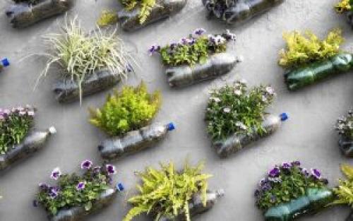 Как сделать клумбу своими руками из подручных материалов. Вертикальные клумбы своими руками