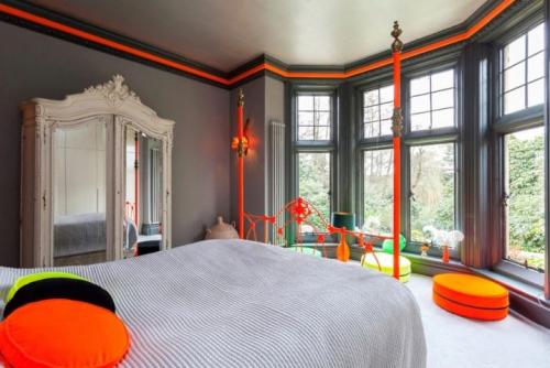 Кованая кровать и площадь спальни. Цветовые решения 04