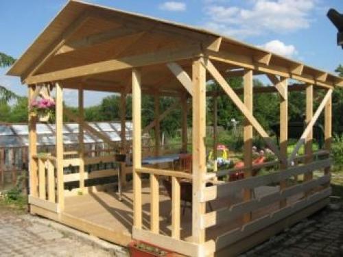 Беседка своими руками из дерева для дачи. Выбор материала 24