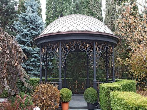 Беседка своими руками из металла. Красивая беседка из металла своими руками: пошаговая инструкция