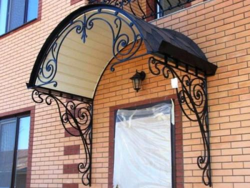 Какие факторы влияют на выбор козырьков над крыльцом. Навес над крыльцом: ассортимент материалов