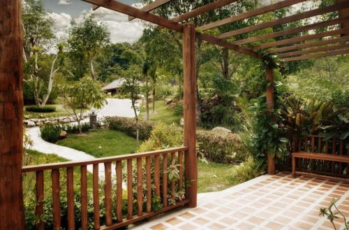 Веранда для дачного домика своими руками. Веранда своими руками – пошаговая инструкция и советы экспертов, как изготовить пристройку к дому (105 фото)