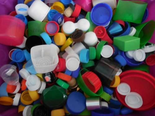 Лайфхак из пластиковых крышек. Поделки из крышек: что можно сделать своими руками из крышек и пробок к Новому Году в школу или детский сад