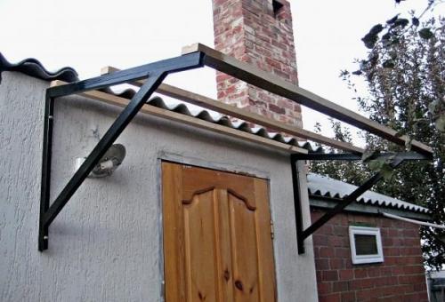 Козырек над дверью из поликарбоната своими руками. Монтаж козырька из поликарбоната над дверью