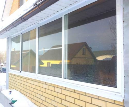 Застекленная веранда в частном доме. Особенности выбора окон для террас и веранд