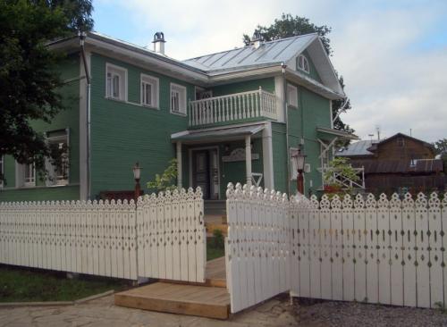 Палисадник перед домом в деревне. Определяемся со стилем