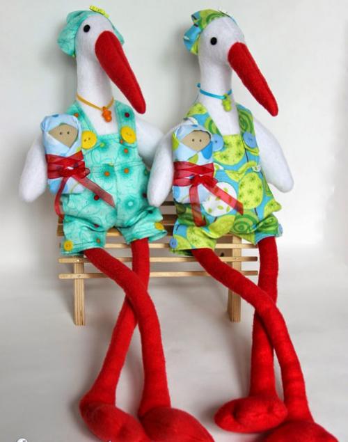 Как прикрепить крылья к аисте для дачи